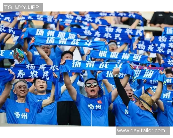 足球明星巡回演出盛典：激情四溢的绿茵场上与球迷共庆荣耀时刻